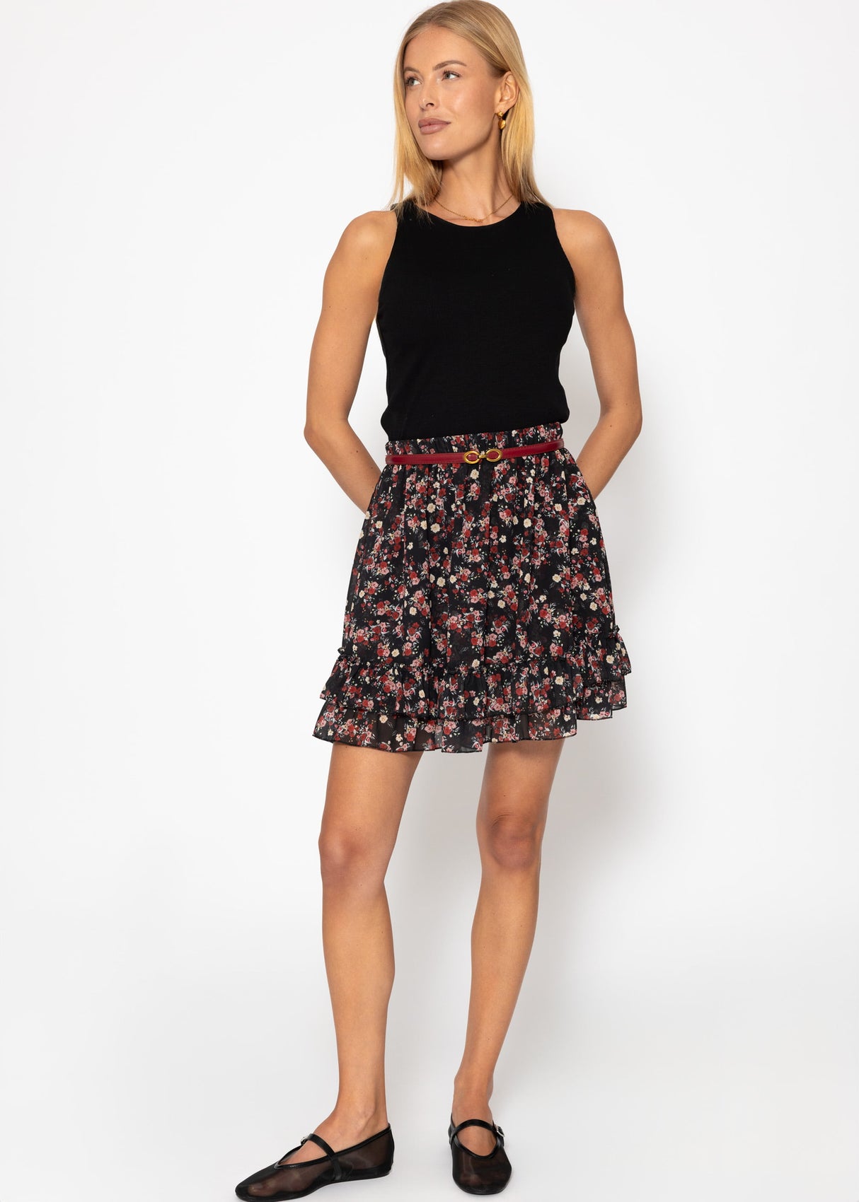 Flounce skirt with ruffles and floral print - black
