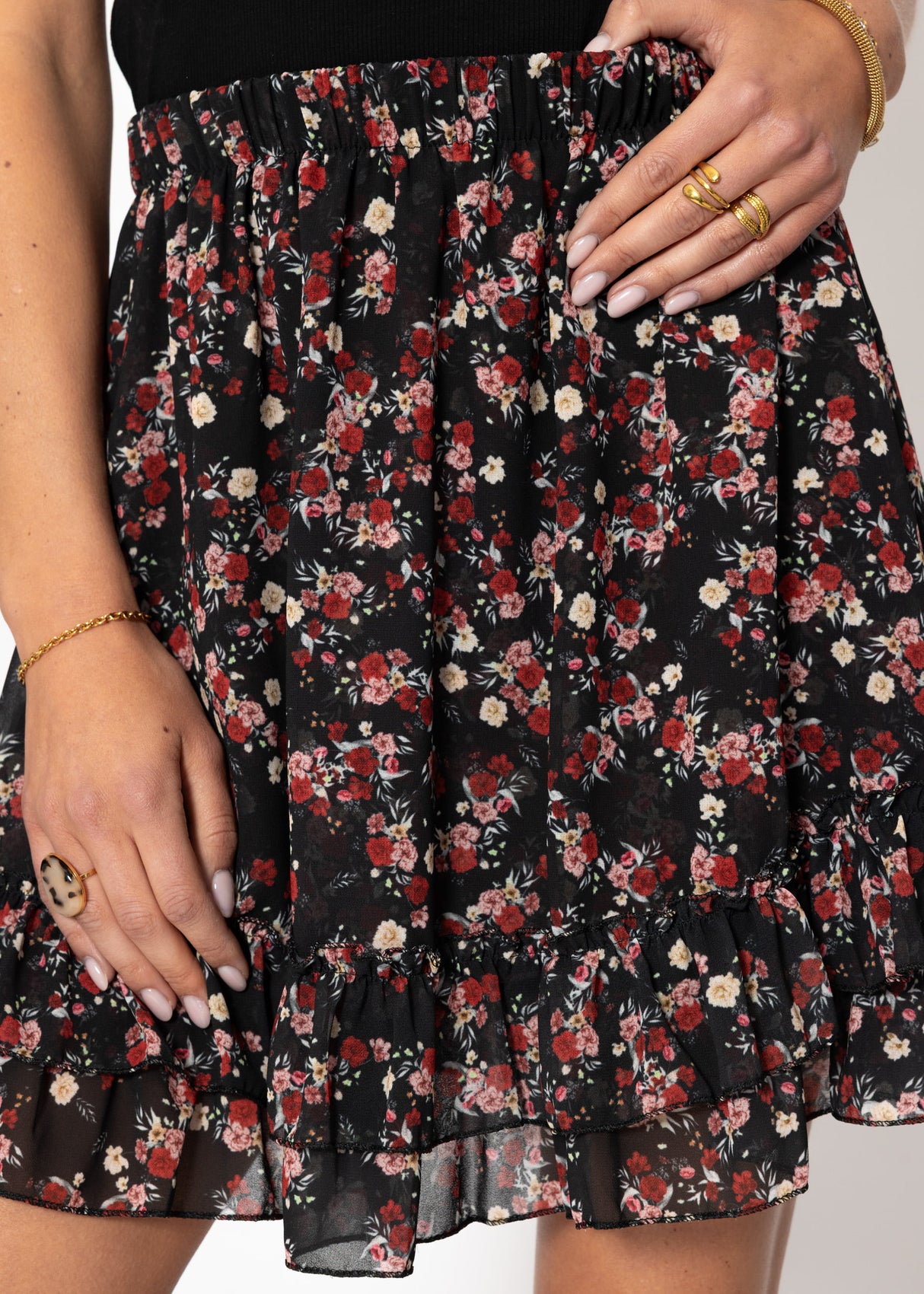 Flounce skirt with ruffles and floral print - black