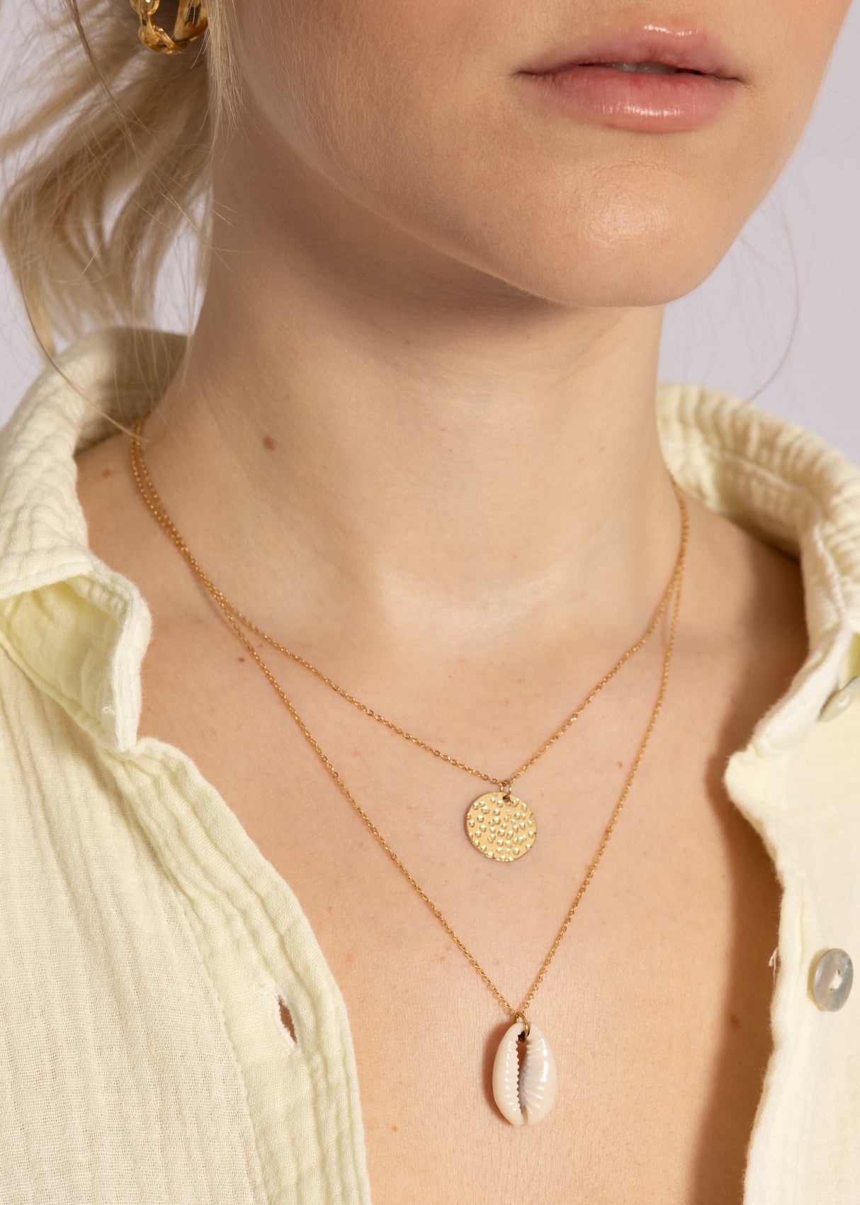 Kombinierte Kette mit Anhänger und Muschel, gold