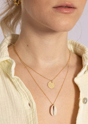 Kombinierte Kette mit Anhänger und Muschel, gold
