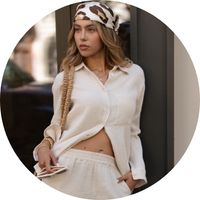 New women's accessories: a leopard-print scarf styled as a headband, paired with a cream-colored blouse and beige pants – trendy new accessories in the SASSYCLASSY style