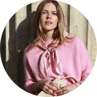 Women's pink sweater made of soft knit fabric in an oversized fit, styled with a patterned scarf – sweater by SASSYCLASSY