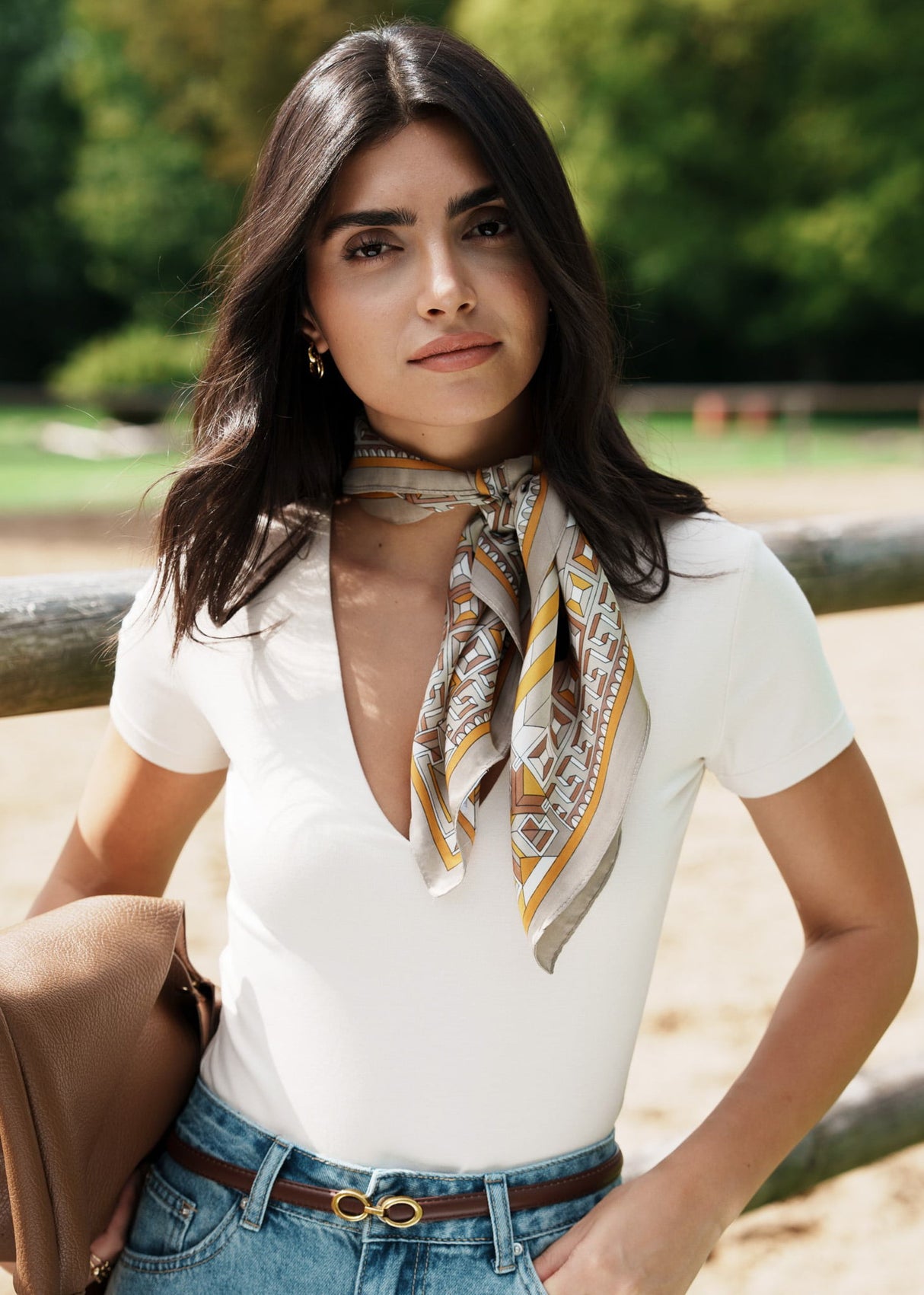 Short sleeve bodysuit with V-neck - white