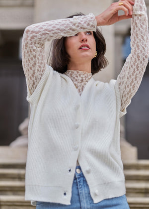 Strickweste mit Herzknöpfen - offwhite