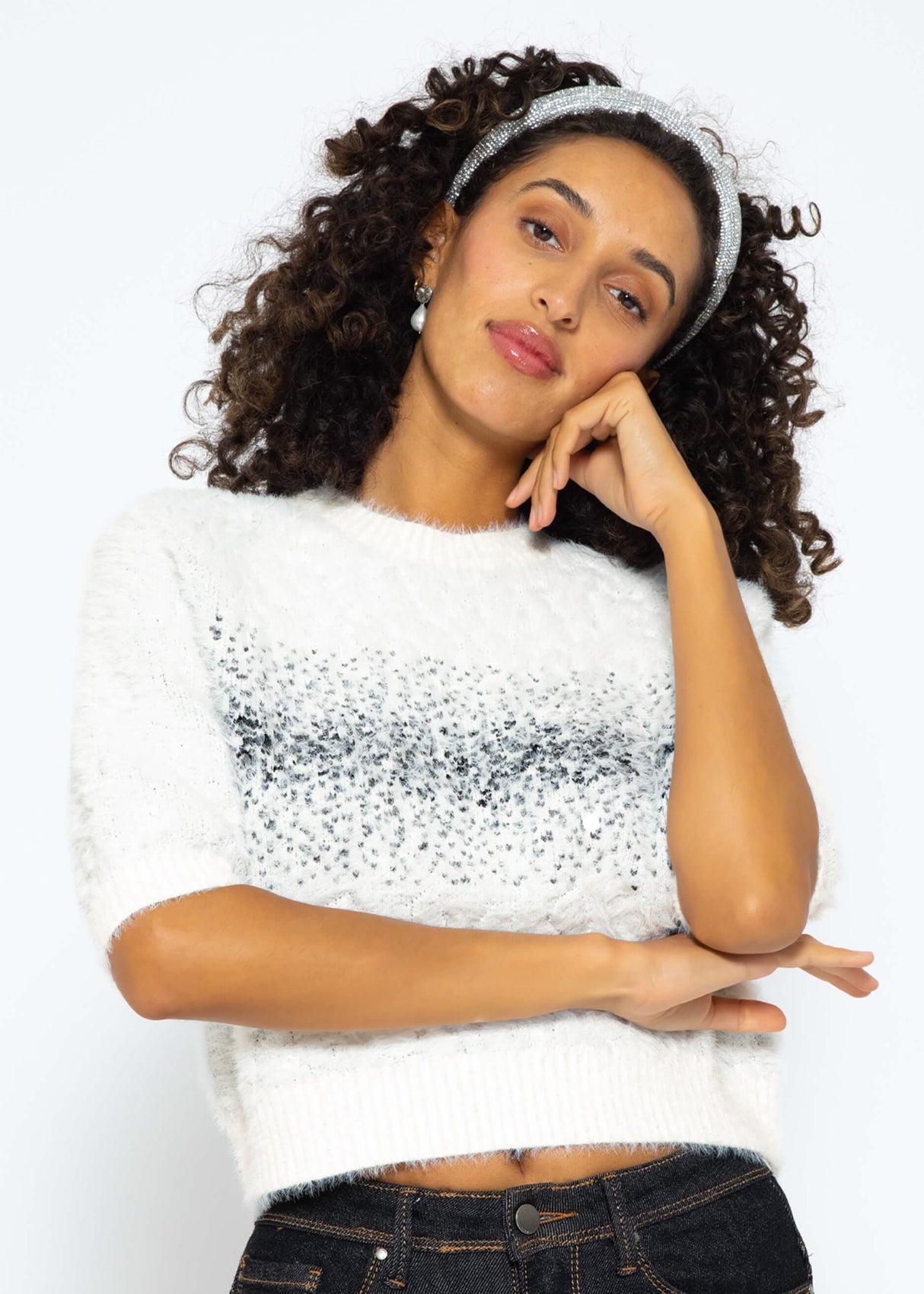 Fluffy short-sleeved sweater with sequins - white