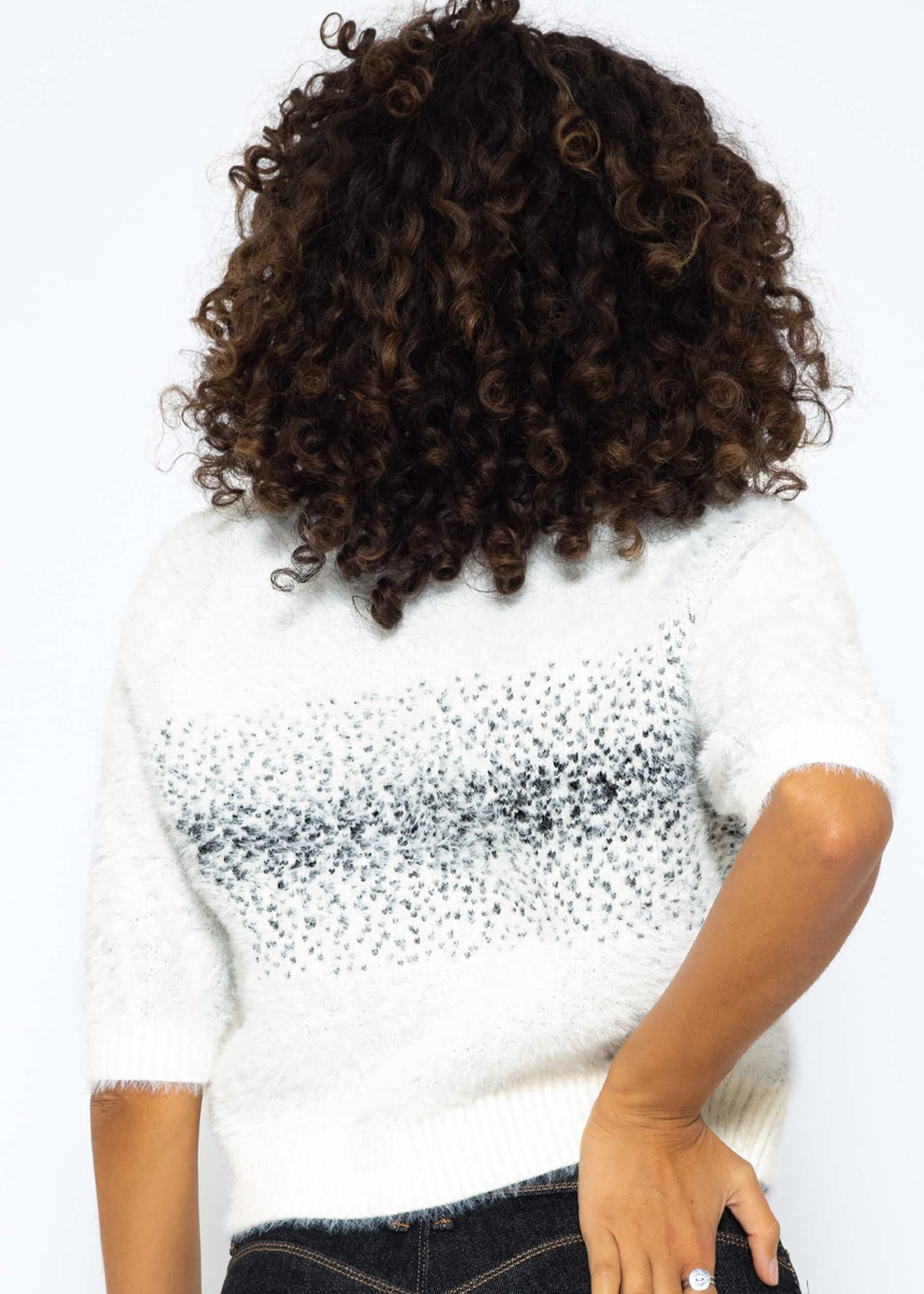 Fluffy short-sleeved sweater with sequins - white