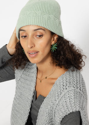 Hat with openwork knit trim - green