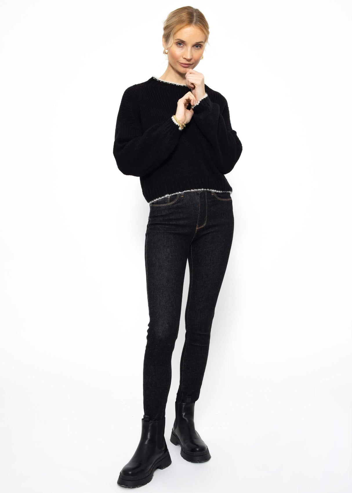 Oversized sweater with bright accents - black