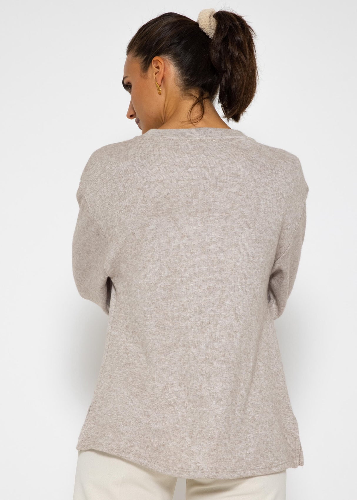 Oversize soft sweater with deep V-neck - taupe