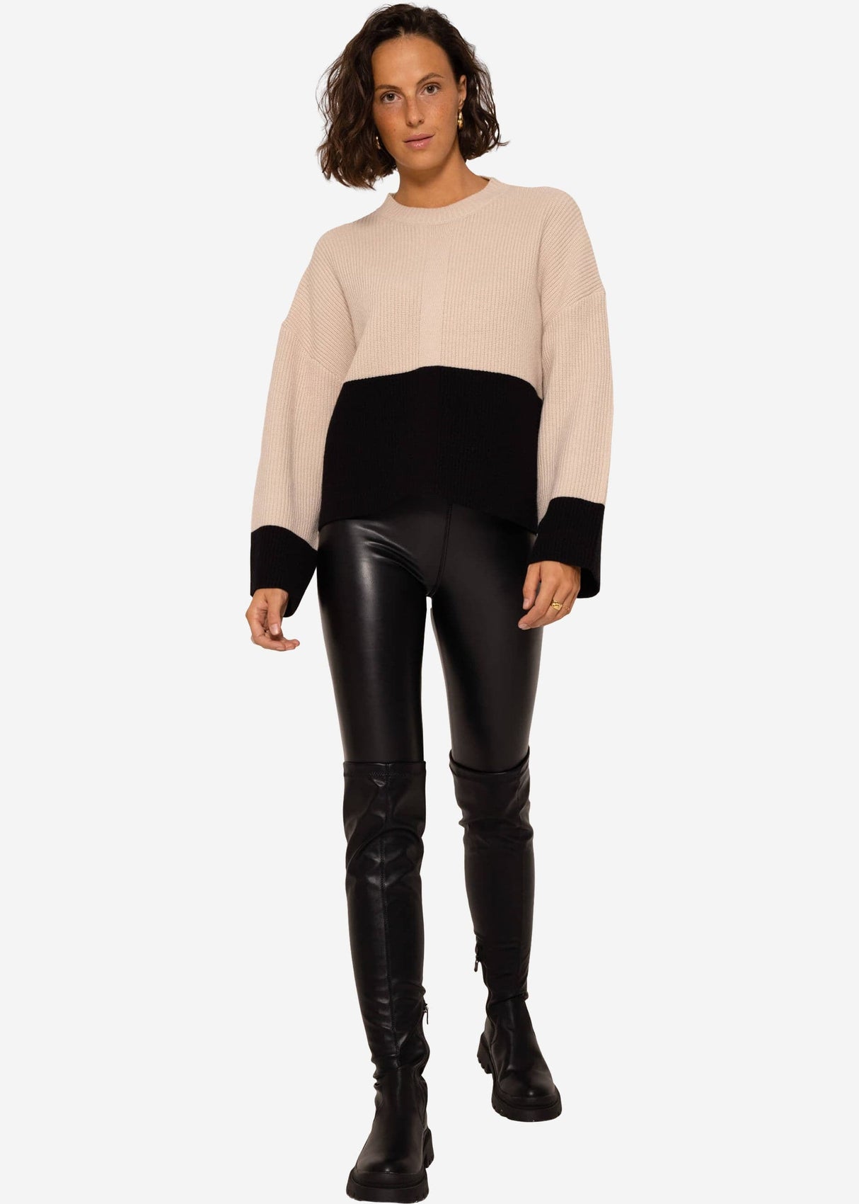 Sweater with black hem - beige