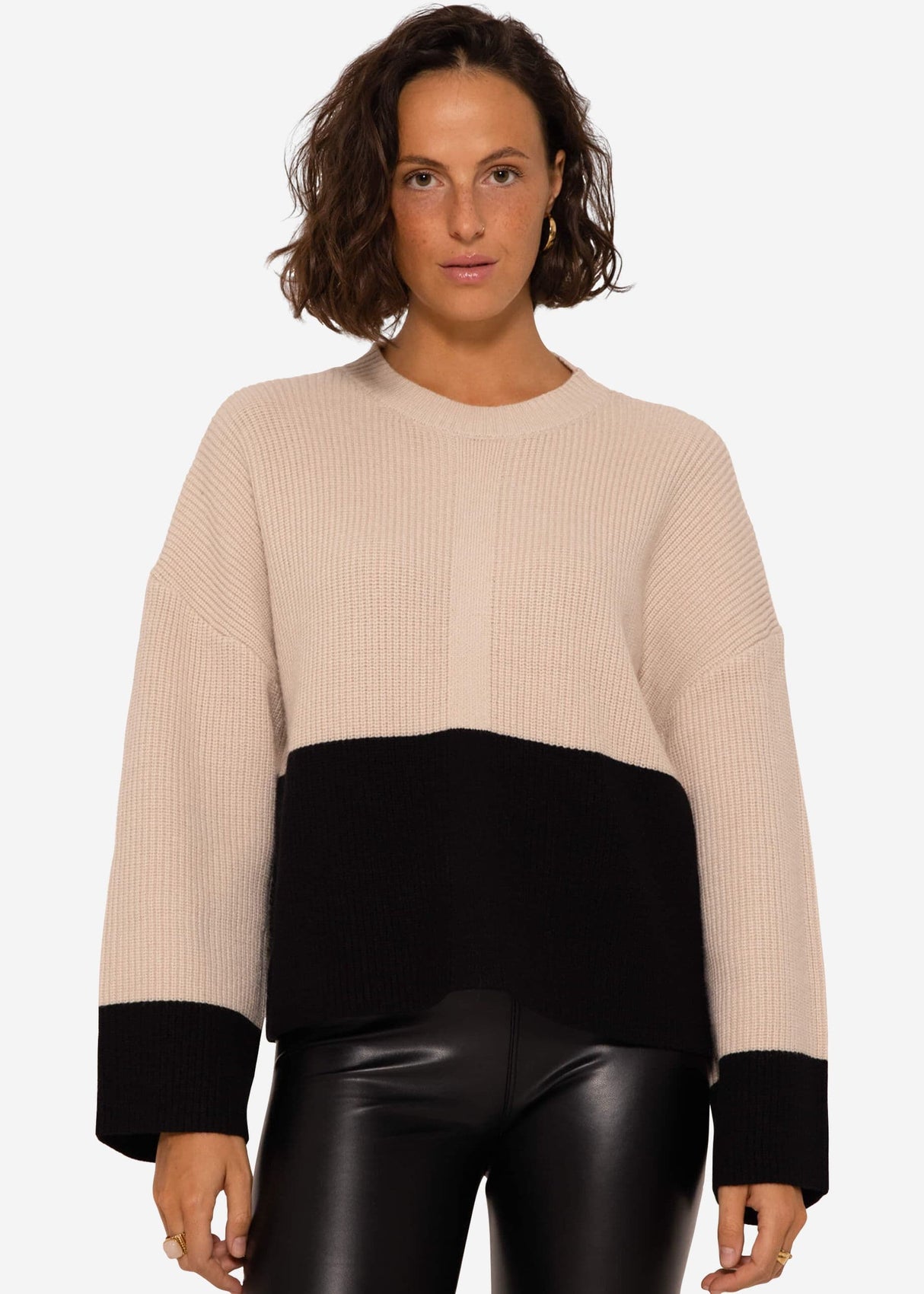 Sweater with black hem - beige