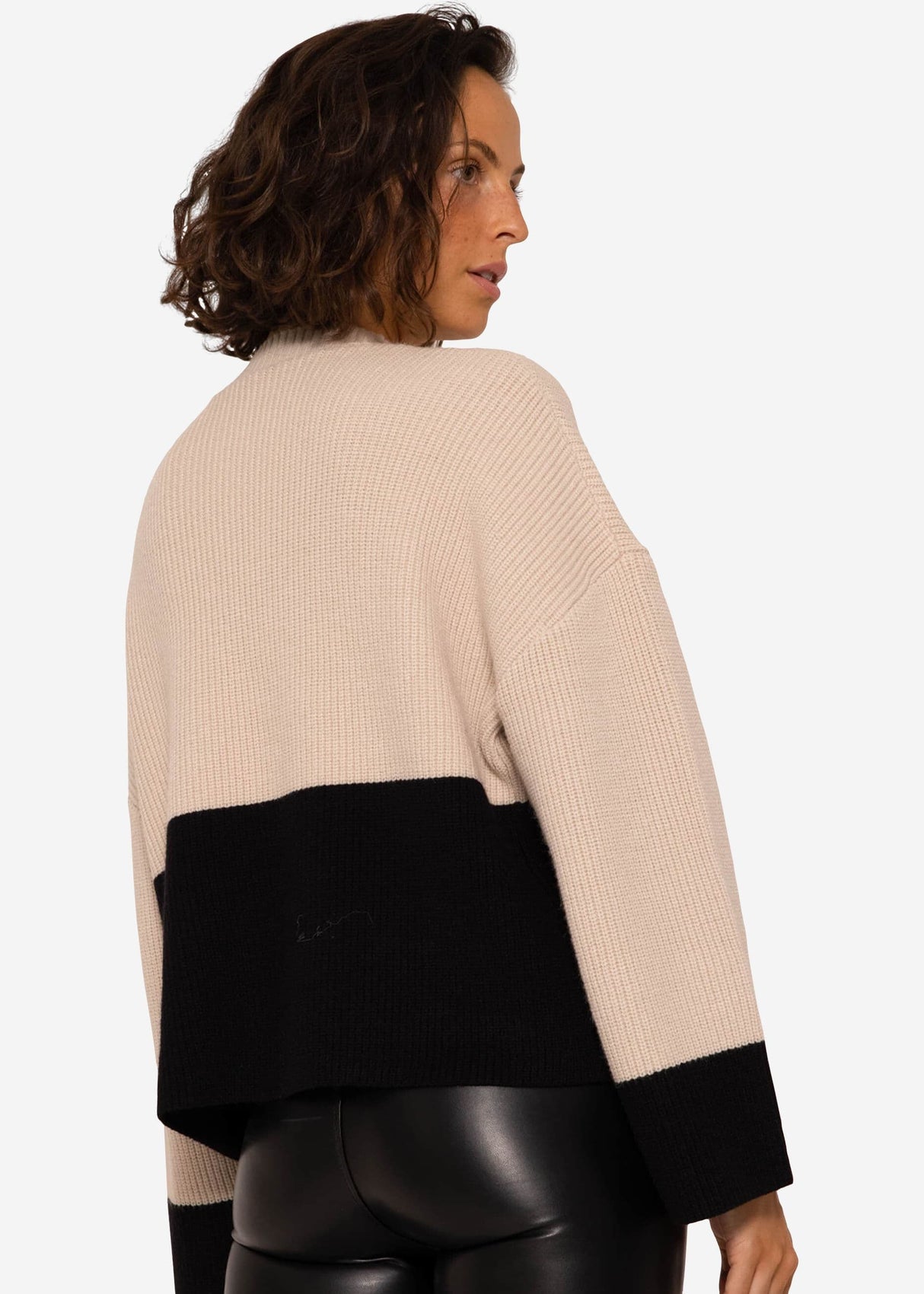 Sweater with black hem - beige