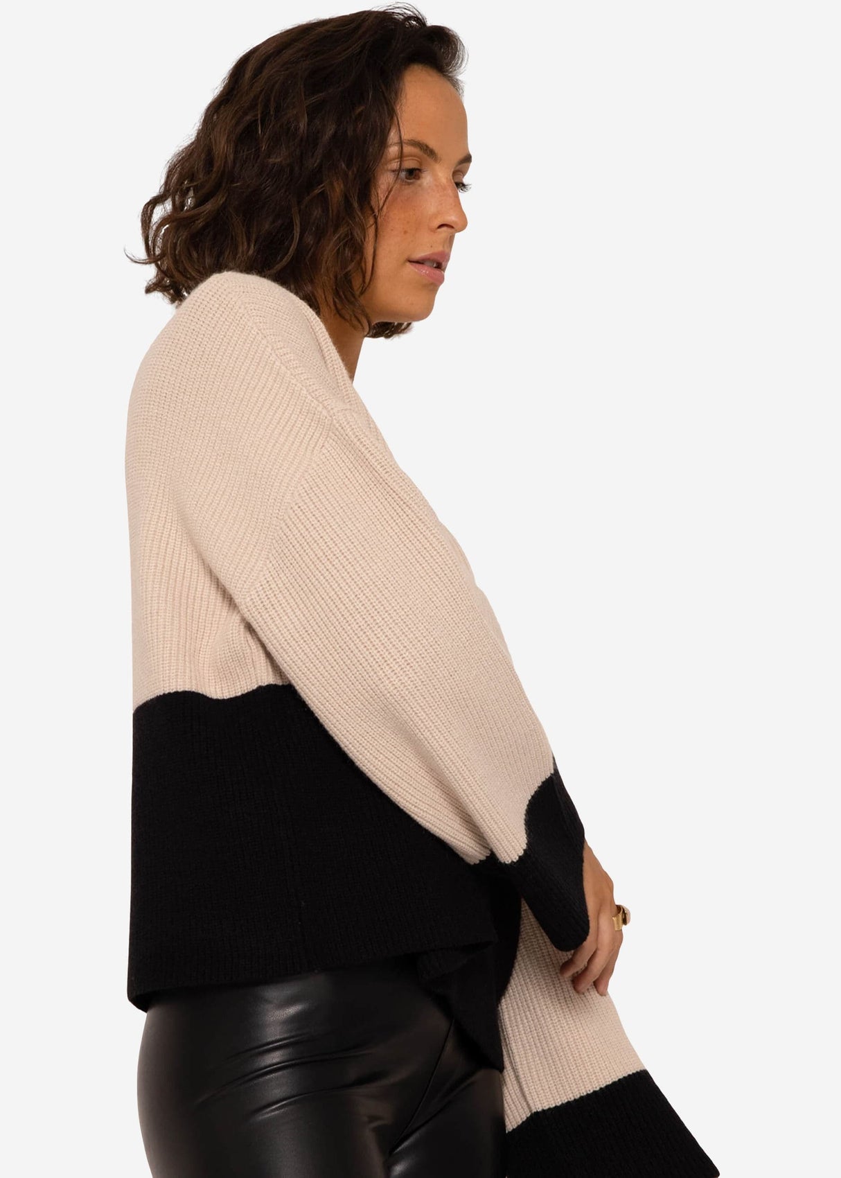 Sweater with black hem - beige