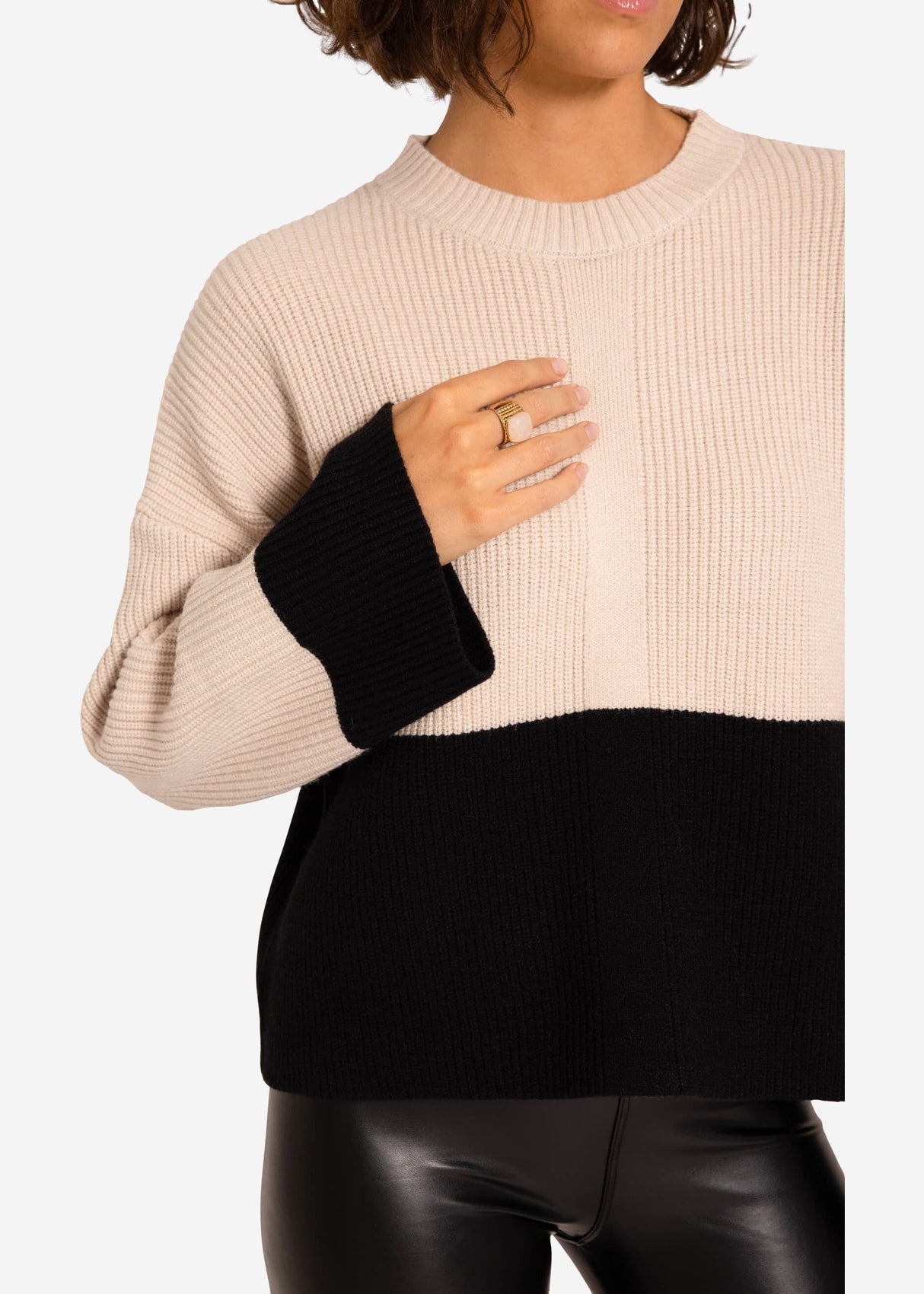 Sweater with black hem - beige