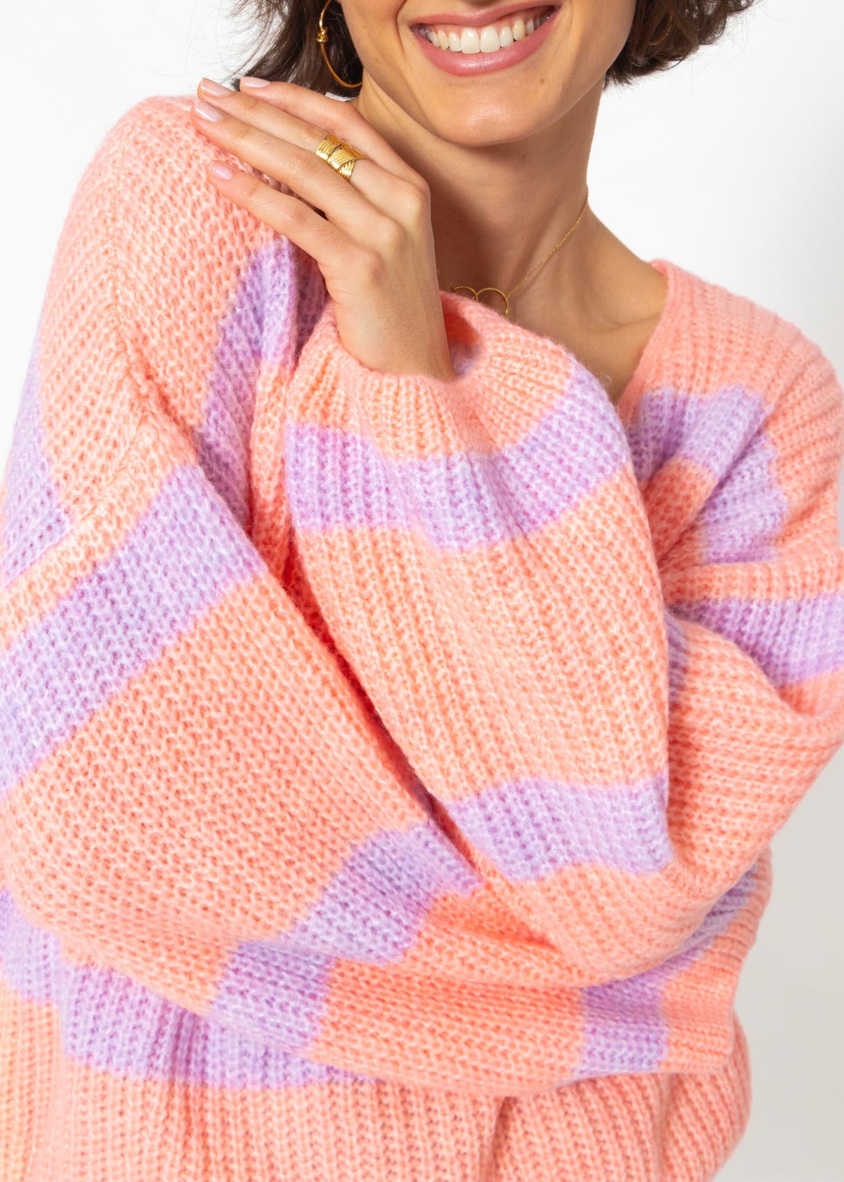 Striped V-neck sweater - peach-lilac