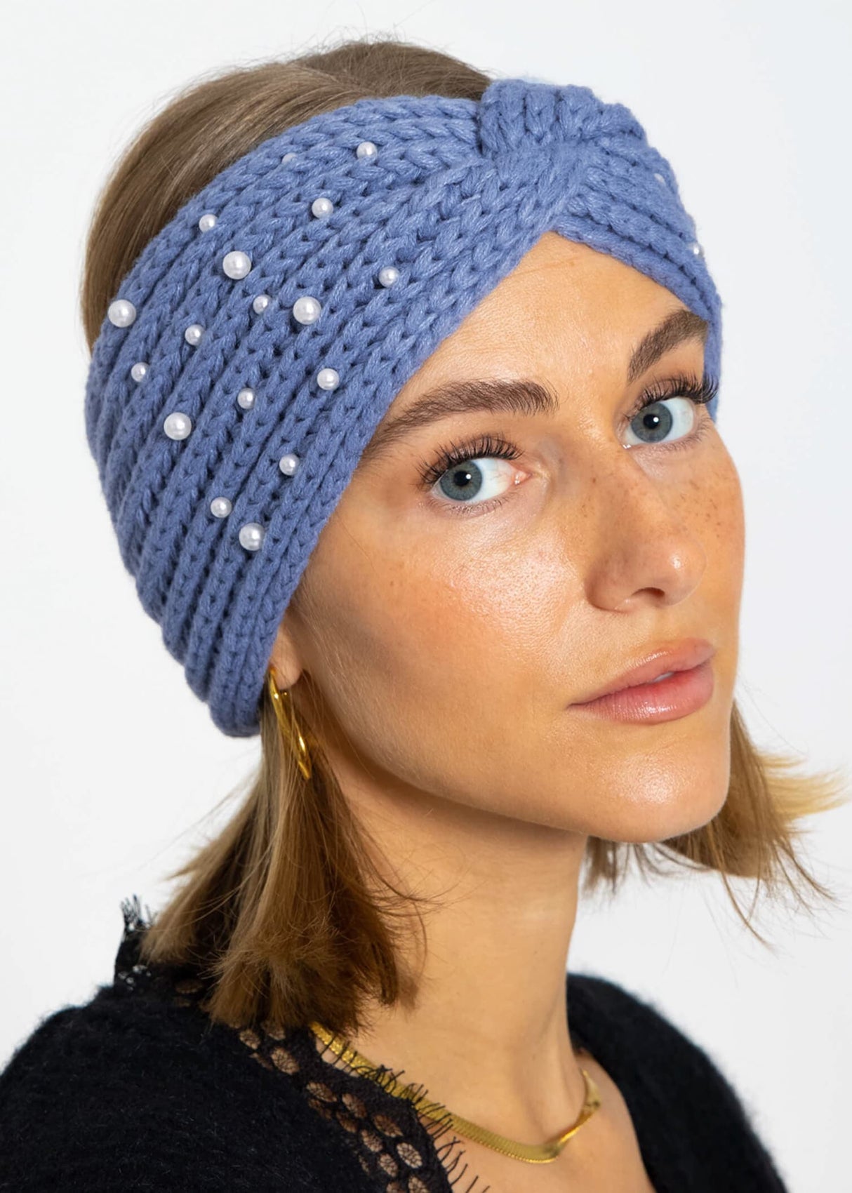 Knitted headband with pearls - blue