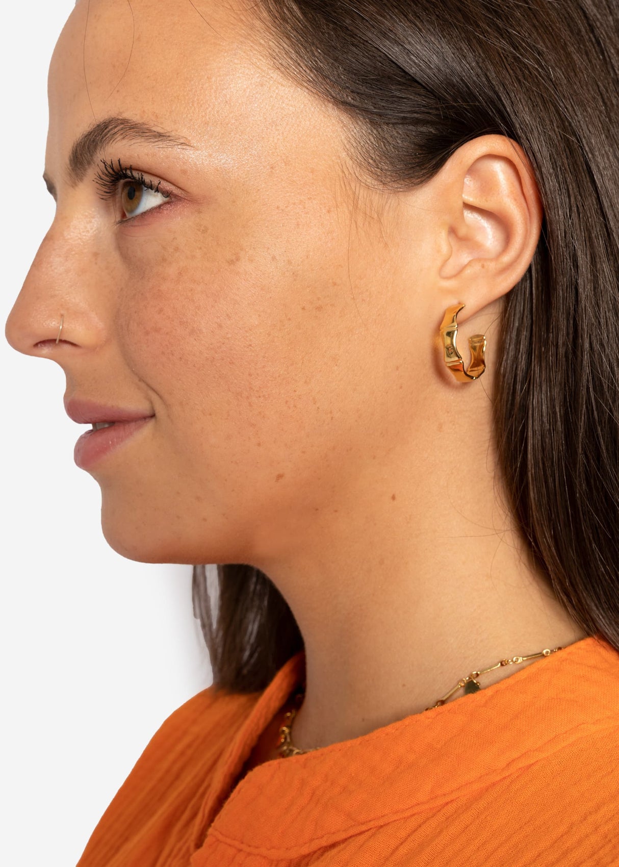 Curved hoop earrings, gold