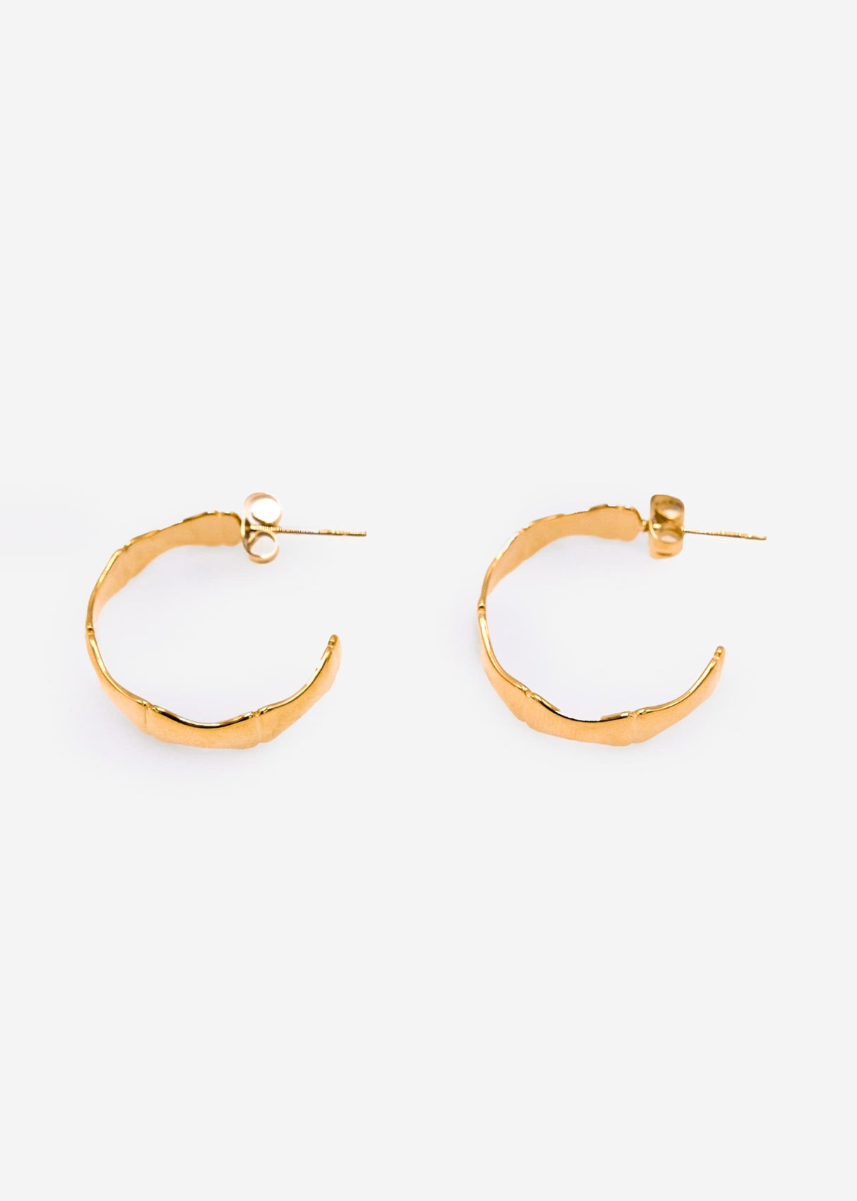 Curved hoop earrings, gold