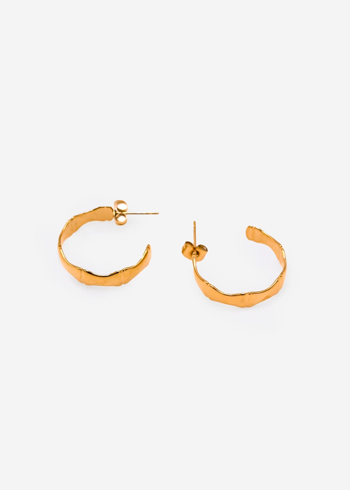 Curved hoop earrings, gold