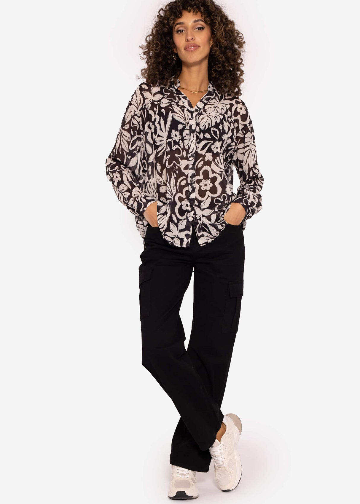 Transparente Bluse mit Print schwarz/offwhite