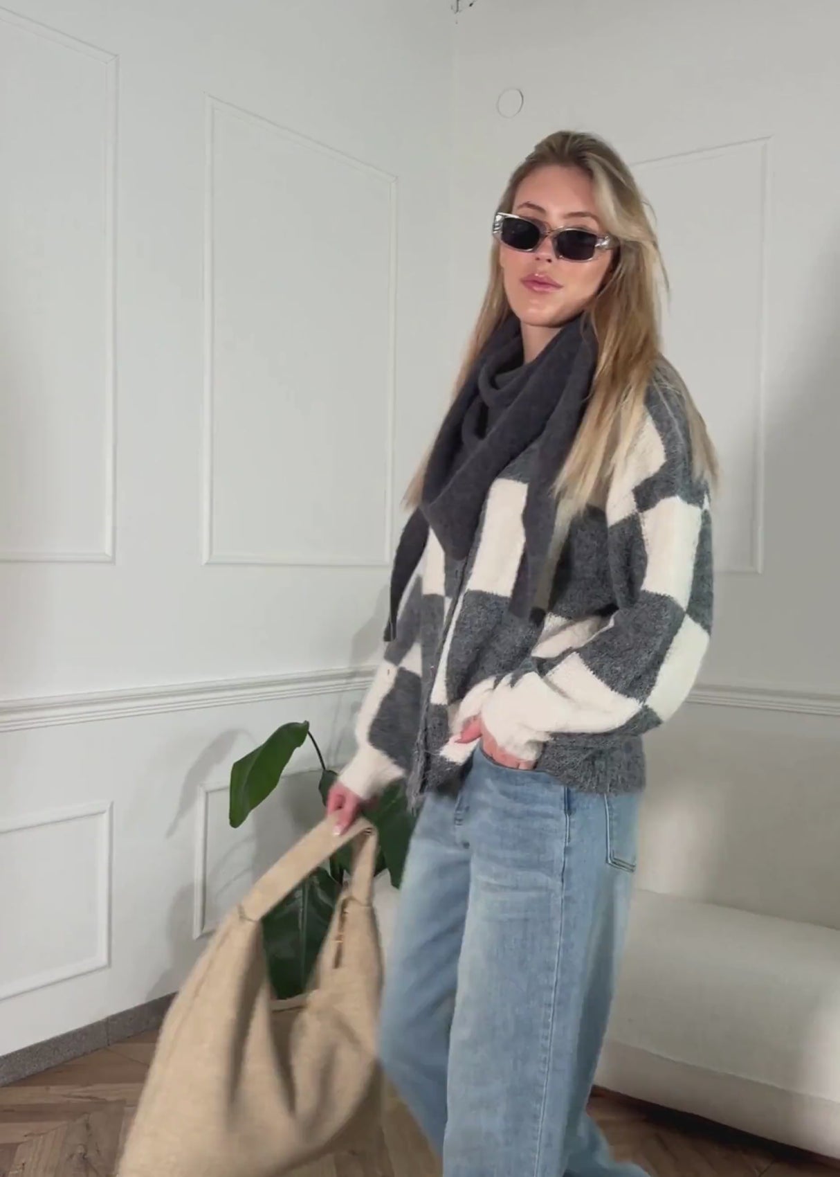 Cardigan in check pattern - gray