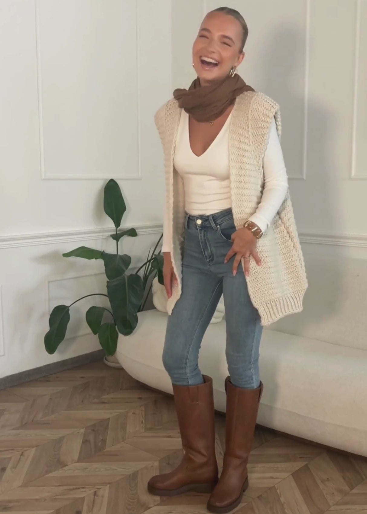 Long sleeveless knitted vest with structured shoulders - off-white