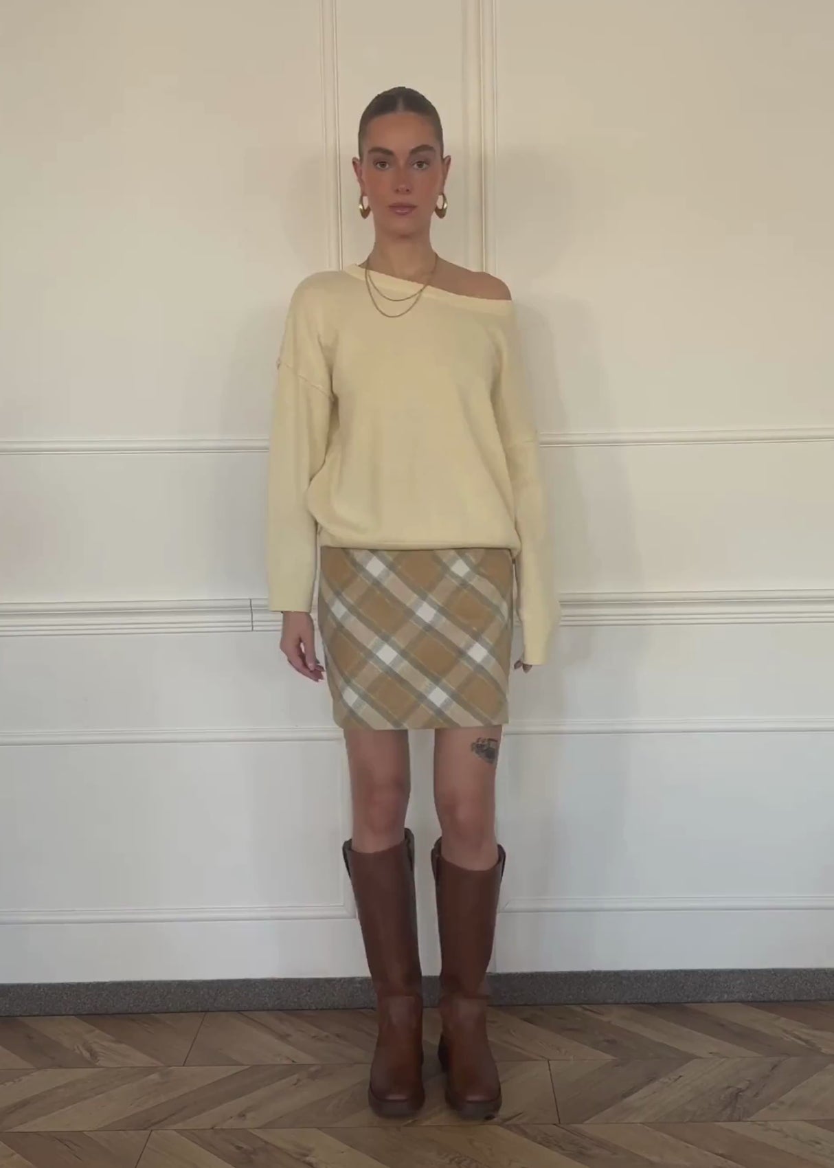 Oversized cotton sweater with back seam - cream