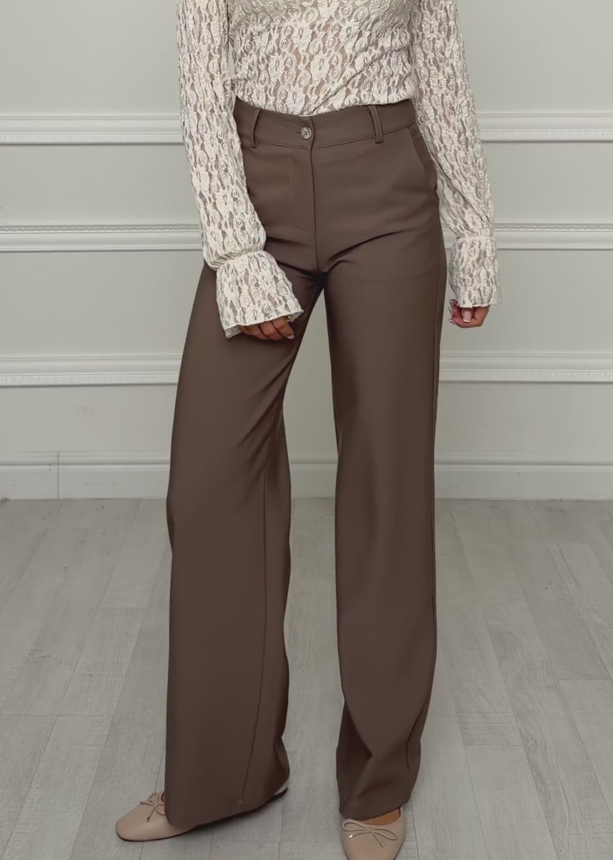 Anzughose mit geradem Bein - taupe von SASSYCLASSY