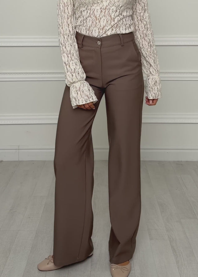 Anzughose mit geradem Bein - taupe von SASSYCLASSY
