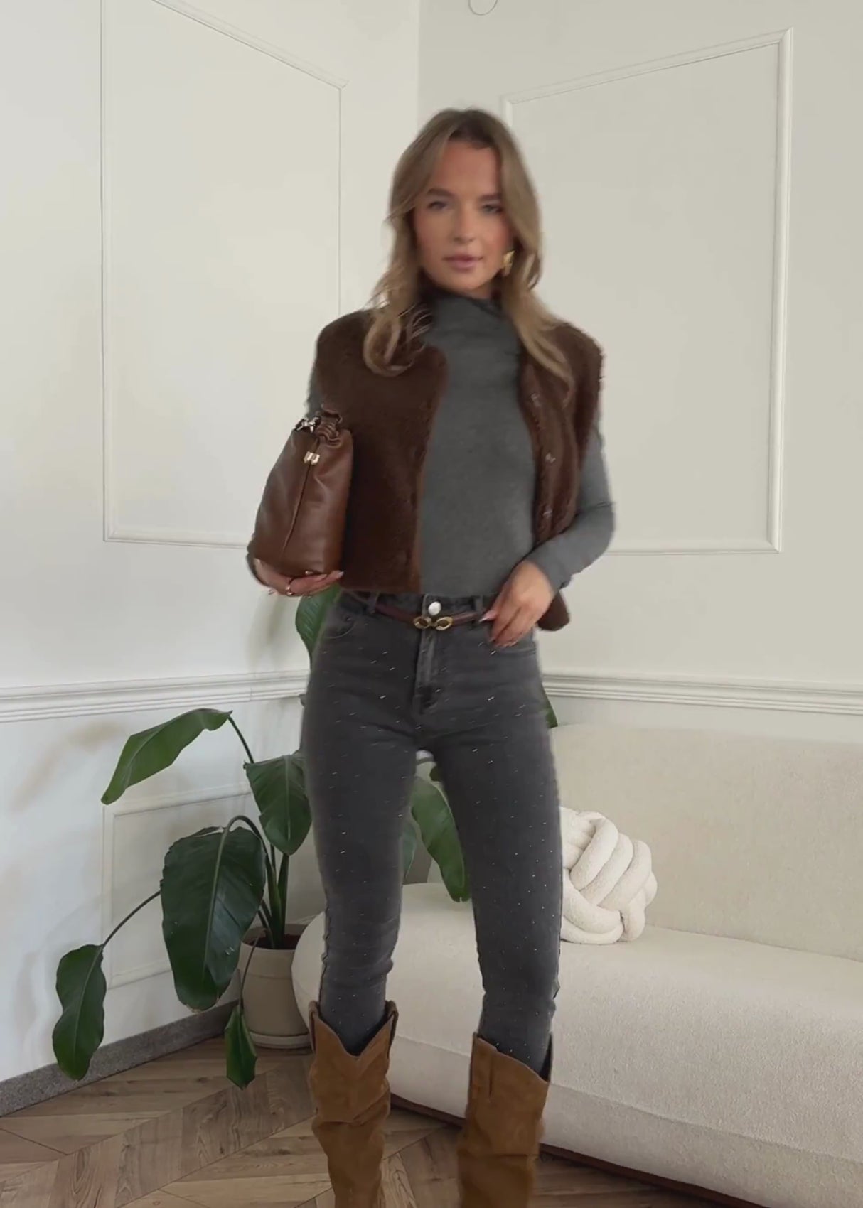 Teddy vest with buttons - brown