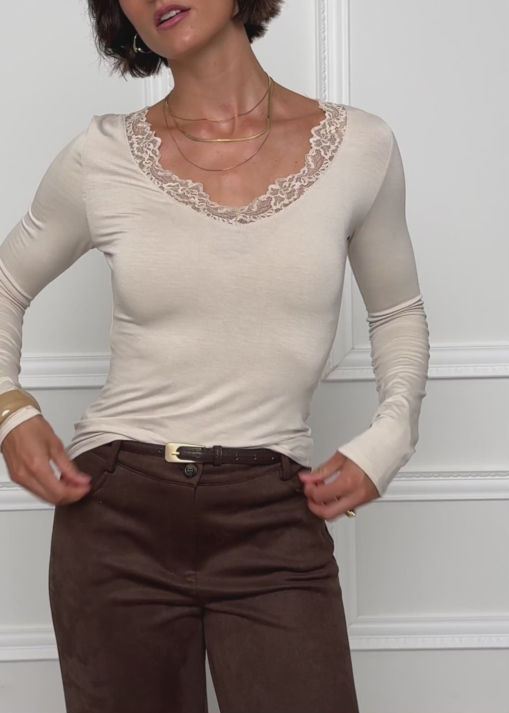 Langarmshirt mit Spitzenausschnitt - hellbeige