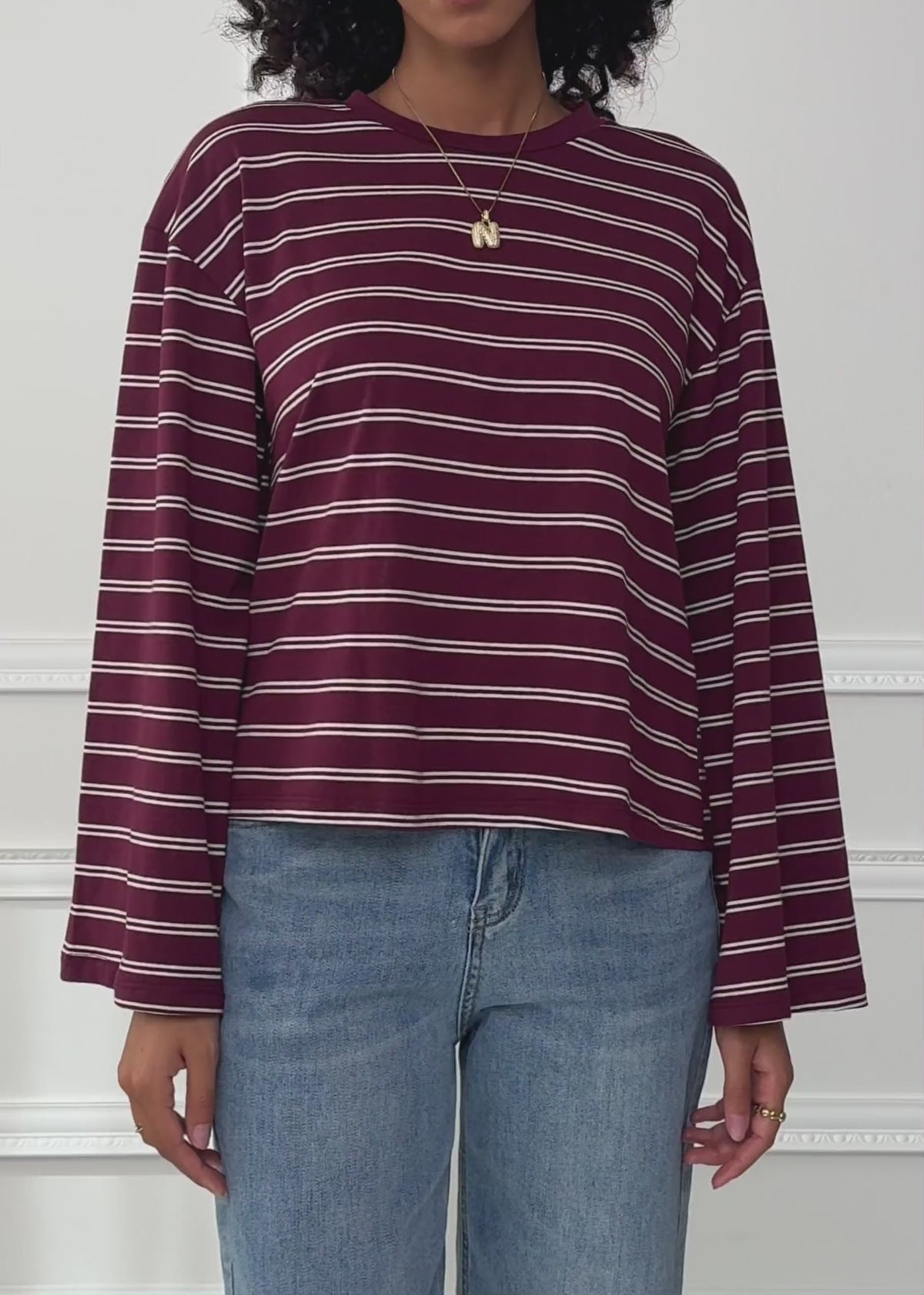 Gestreiftes Langarmshirt mit weiten Ärmeln - burgundy von SASSYCLASSY