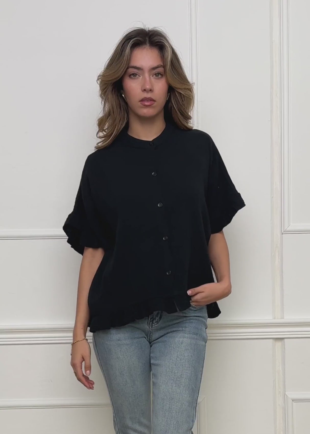 Musselin blouse with ruffled hem - black by SASSYCLASSY