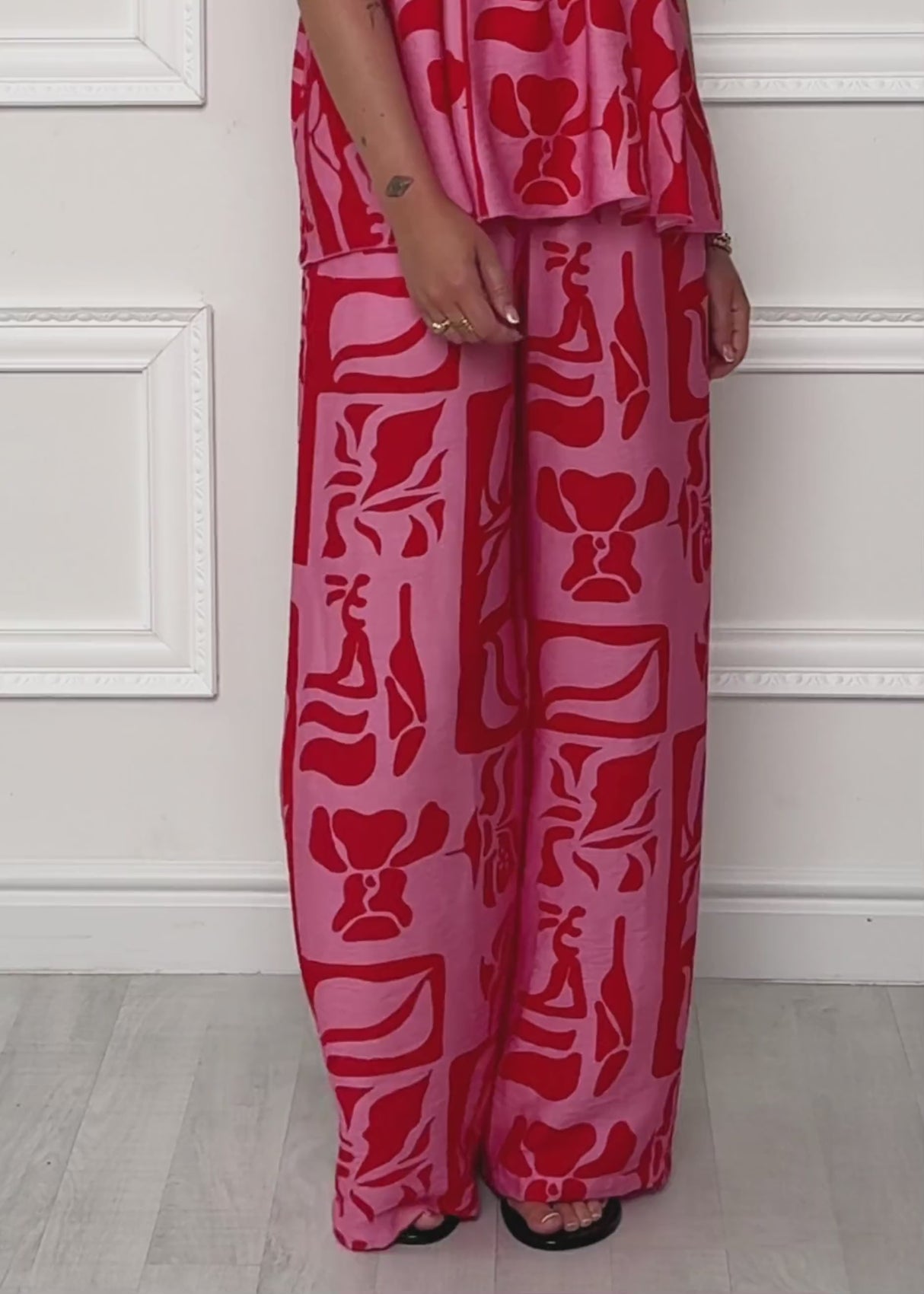 Viskose Schlupfhose mit Kunstprint - pink-rot von SASSYCLASSY