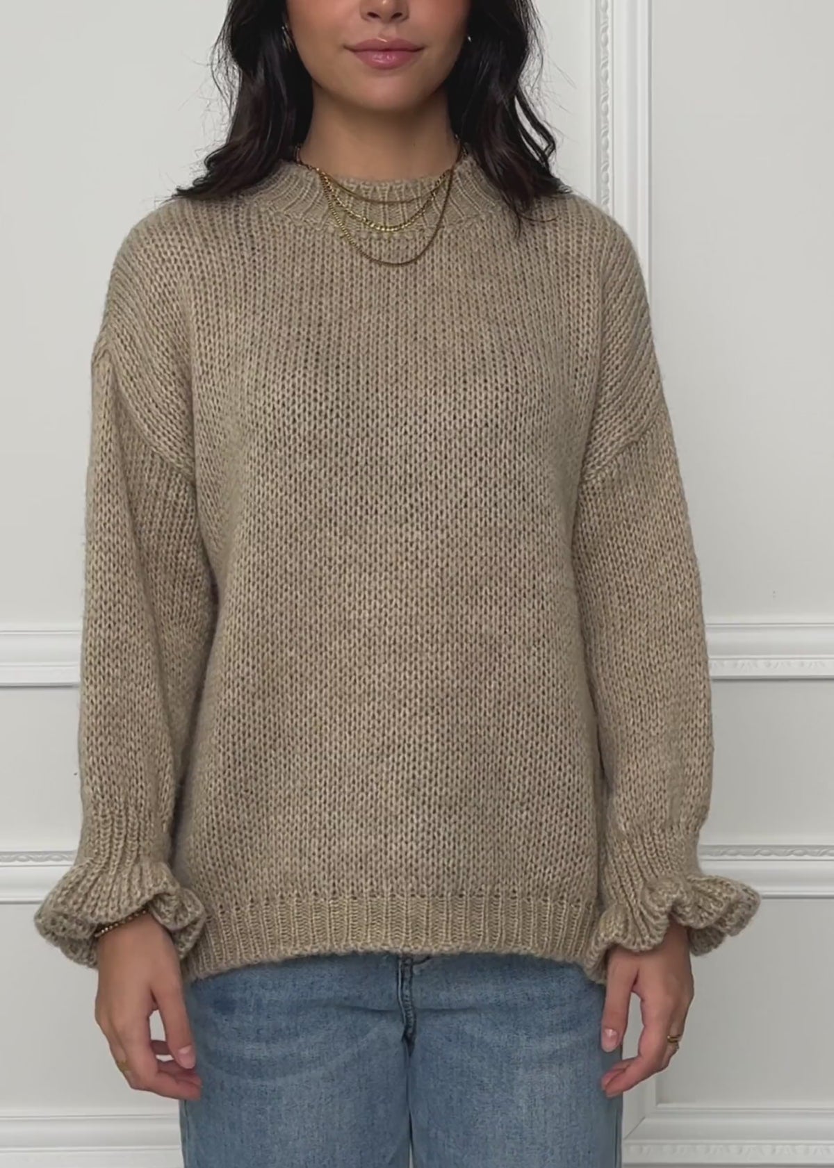 Knitted jumper with ruffled sleeves - beige by SASSYCLASSY