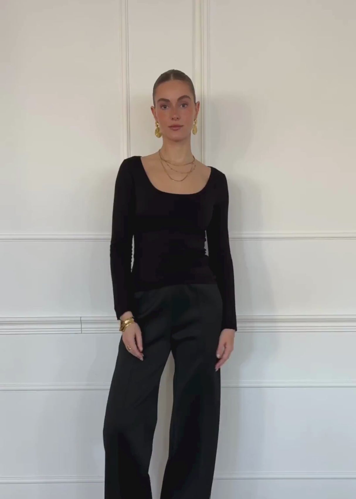 Langarmshirt mit Ausschnitt - schwarz