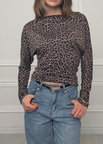Langarmshirt mit Fledermausärmeln und Leo-Muster - taupe