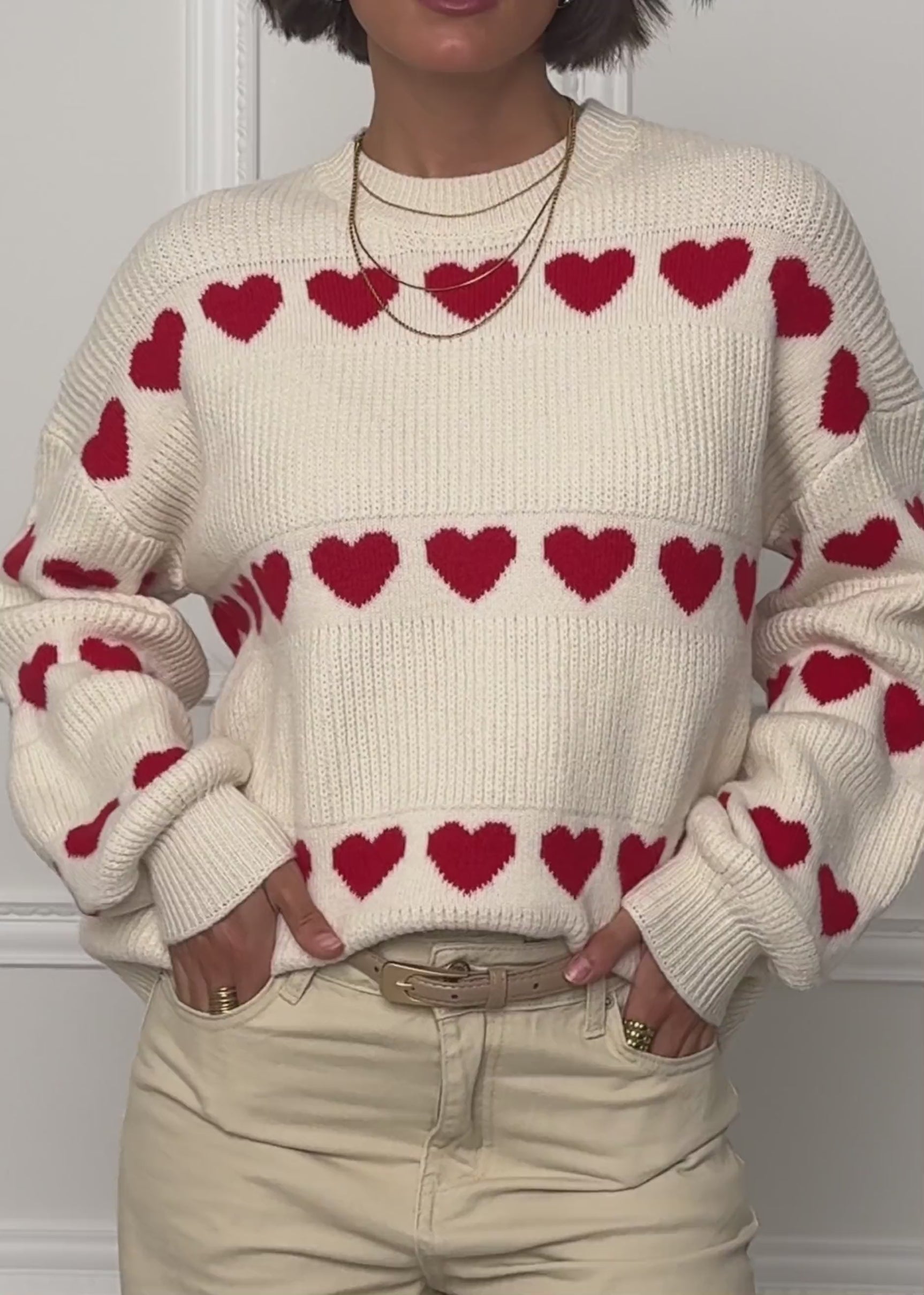 Oversize Pullover mit roten Herzen - offwhite