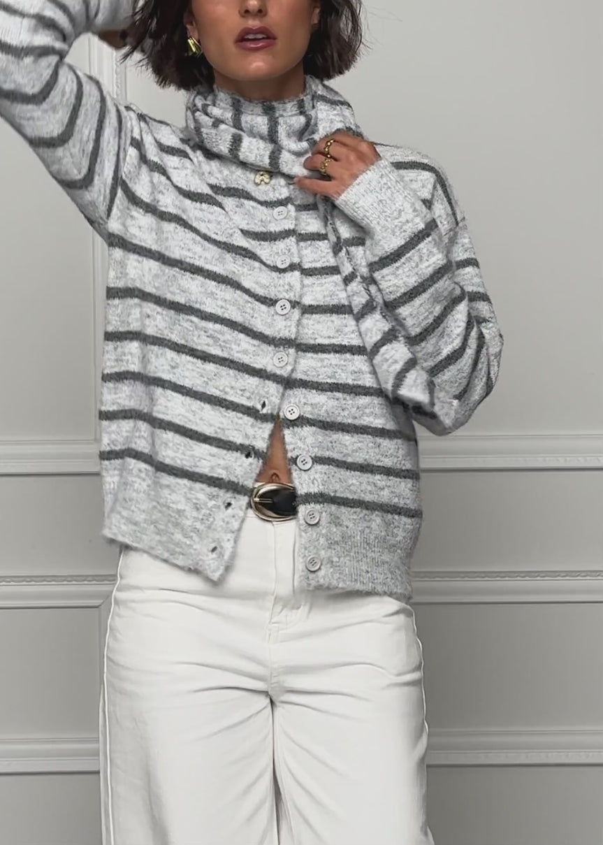 Gestreifter Cardigan mit Schal - grau - SASSYCLASSY