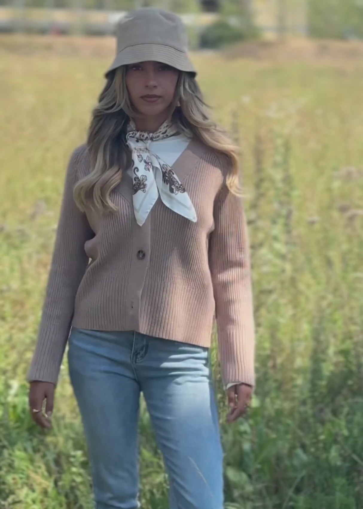 Cardigan in gerippter Struktur - taupe von SASSYCLASSY