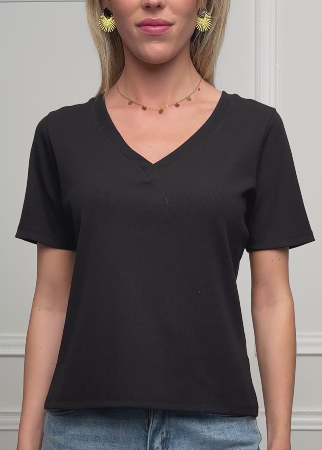 Lässiges Ripp T-Shirt mit V-Ausschnitt - schwarz von SASSYCLASSY