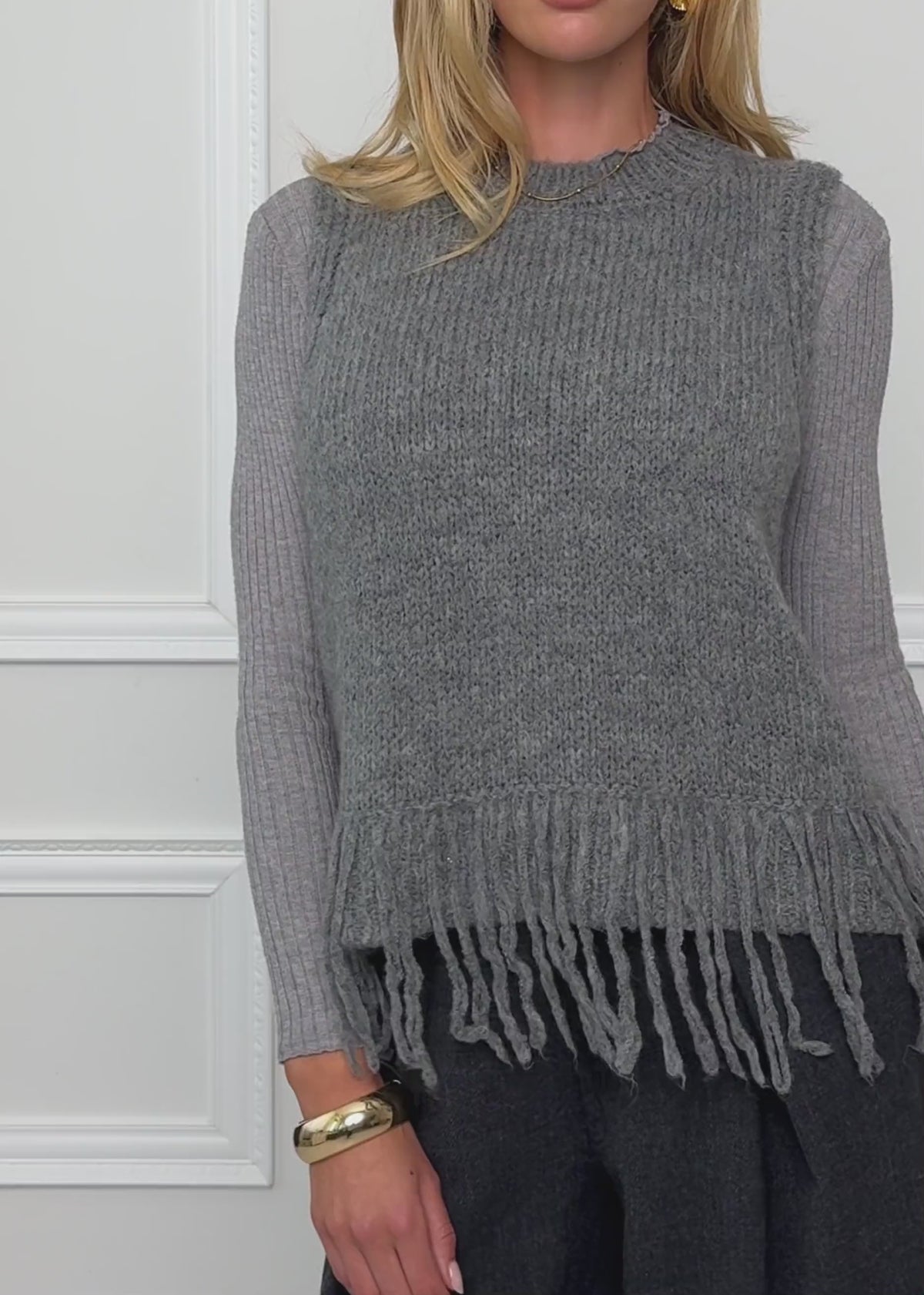 Pullunder mit Fransen - grau von SASSYCLASSY