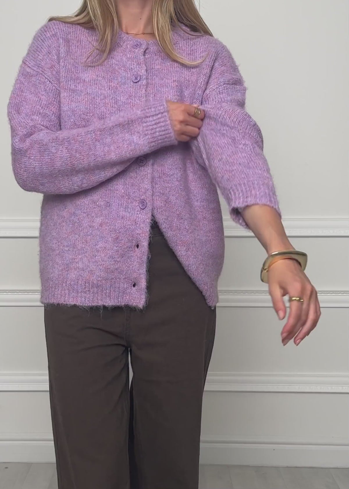 Strickjacke mit Knopfleiste - flieder von SASSYCLASSY