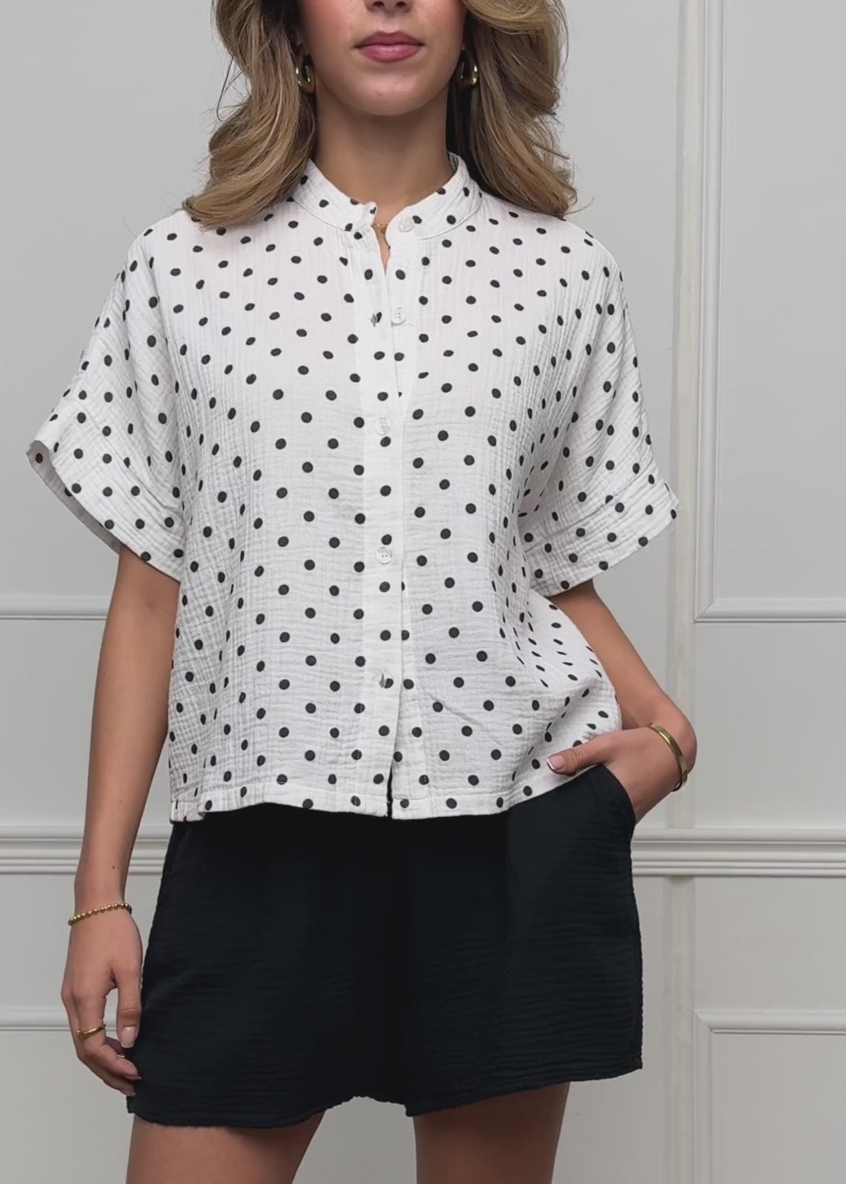 Muslin blouse with attached short sleeves and dots - off-white by SASSYCLASSY