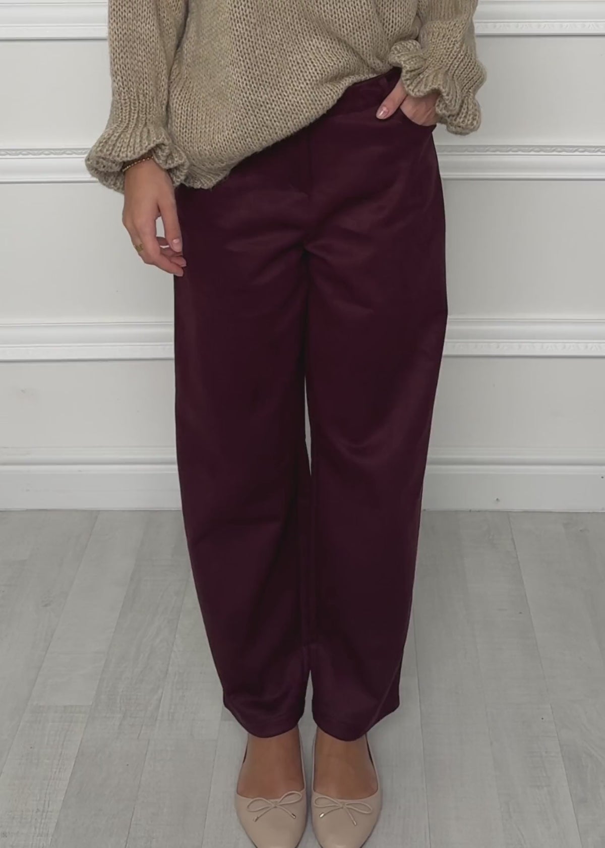 Barrel-Leg Hose in Wildlederoptik - burgundy von SASSYCLASSY
