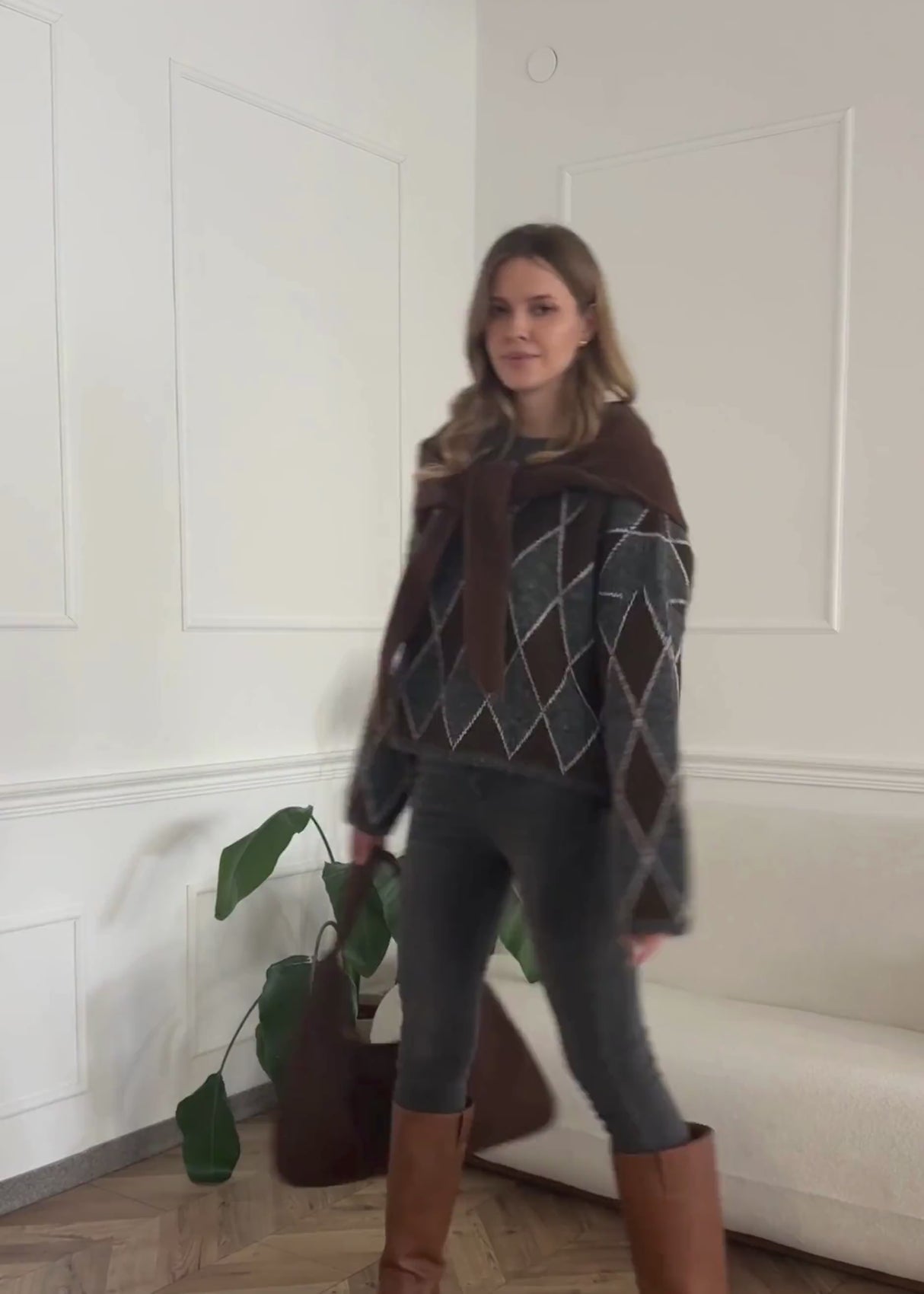 Triangle scarf - brown