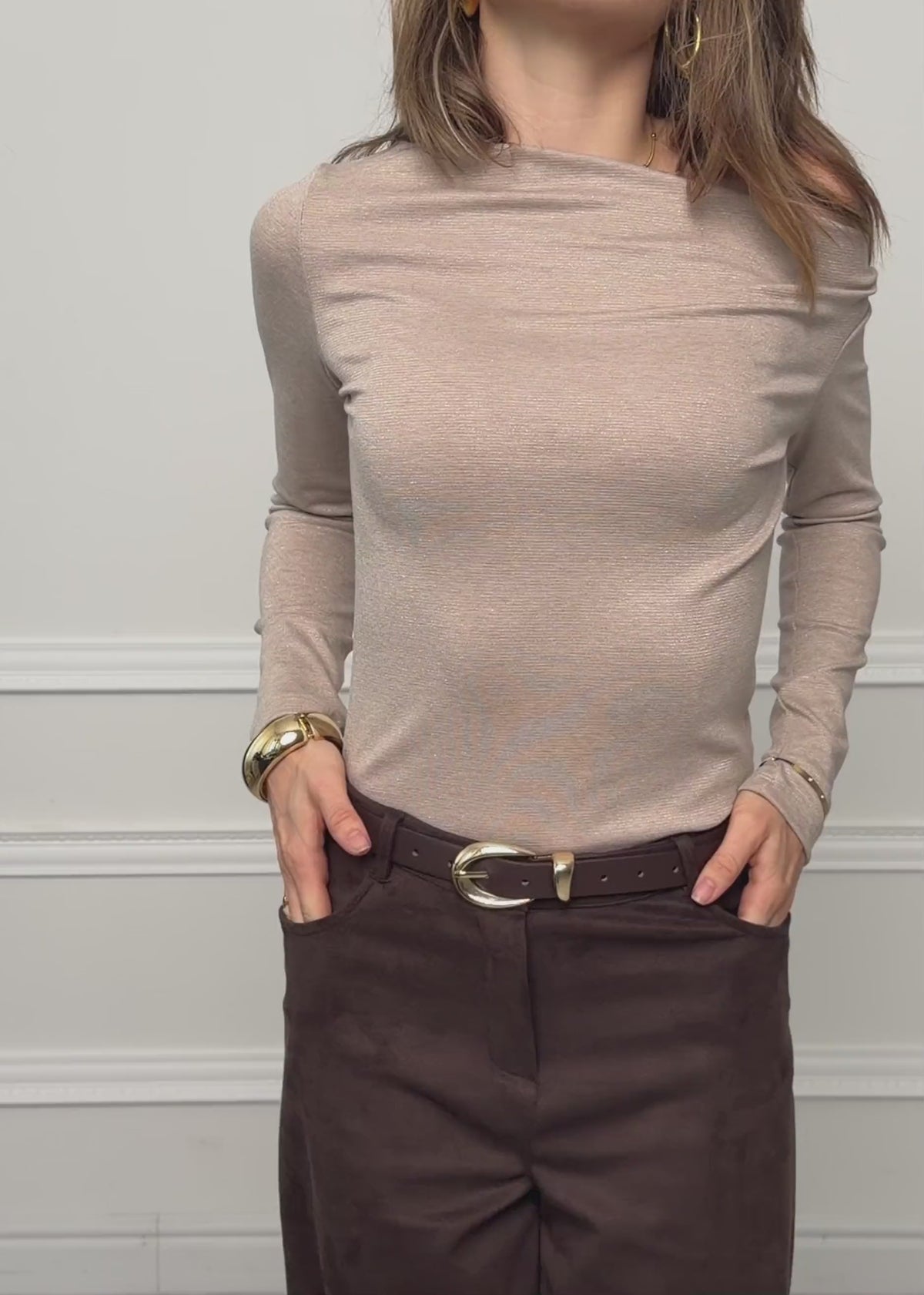 Glitzershirt mit asymmetrischem Ausschnitt - beige von SASSYCLASSY