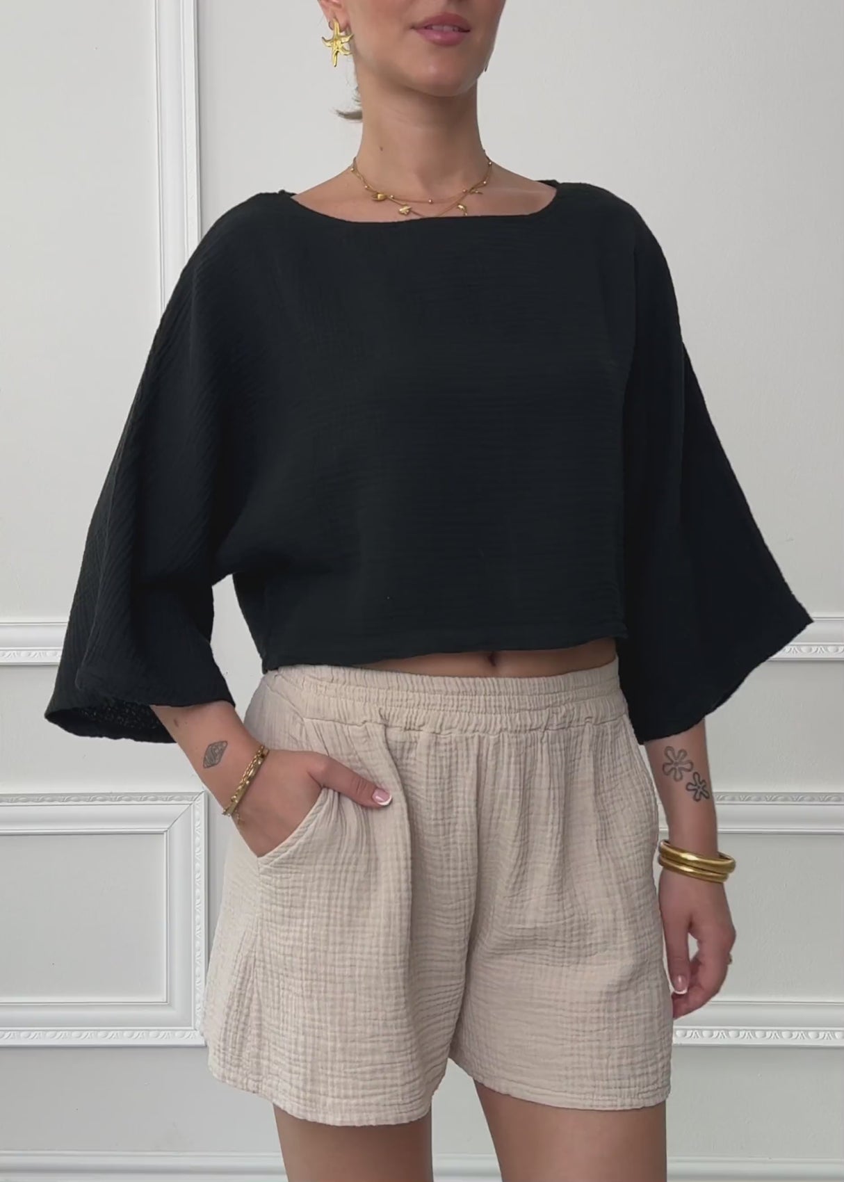 Musselin Shirt mit Fledermausärmeln - schwarz by SASSYCLASSY