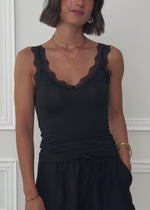 Jersey Top mit Spitze und V-Ausschnitt - schwarz
