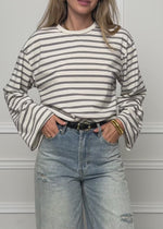 Gestreiftes Langarmshirt mit weiten Ärmeln - offwhite